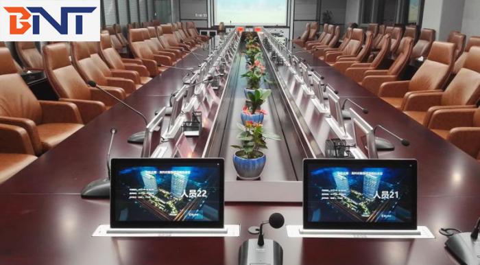 34台超薄设计电动伸缩显示器用于广州红十字会