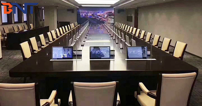 BNT 33台带麦克风的液晶屏升降器用于马来西亚政府招标项目