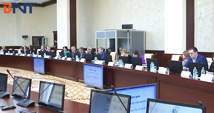 BNT 18.5英寸带屏超薄液晶显示器升降器用于饿罗斯大学项目