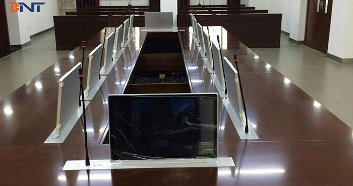 14台18.5英寸超薄弹出式液晶显示器和麦克风升降器用于沙特阿拉伯的办公系统