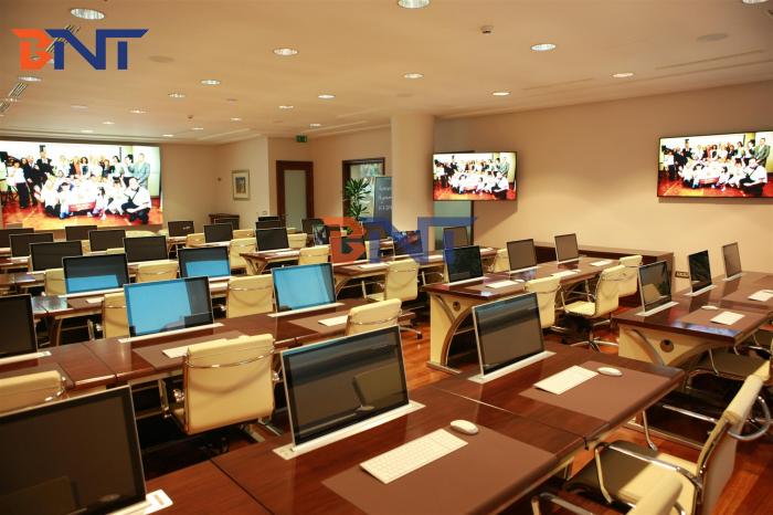 BNT BLL-21.5 超薄显示屏升降器 用于克罗地亚一家公司的高级培训中心项目