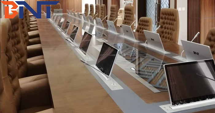 BLM-15.6M，15.6英寸超薄液晶屏升降器带异步升降麦克风用于沙特某跨国公司高级办公室