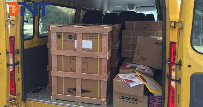 2020年6月17日广州市博摁特高新科技有限公司7台超薄液晶屏升降器发往南亚地区