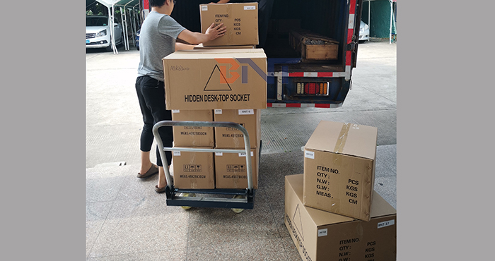 2020年8月4日发货500套电动翻转桌插座