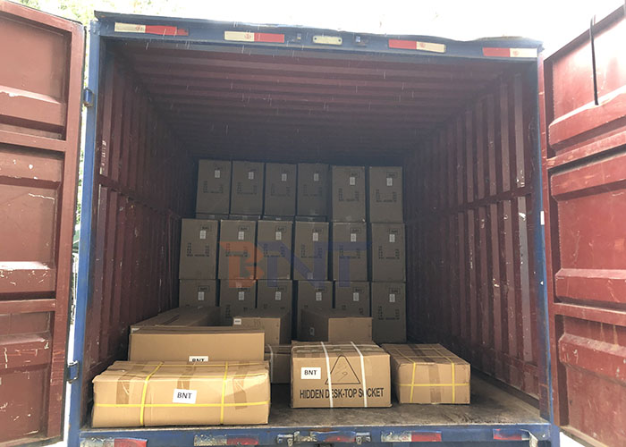 2020年8月19日，广州博摁特高新科技有限公司向欧洲国家运送了500套插座