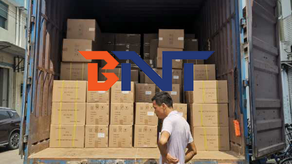 2020-08-28 我司出货140HQ柜子 短焦投影仪吊架到印度