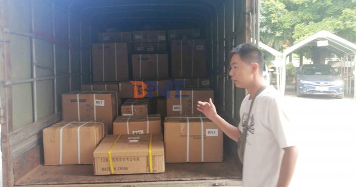 2020-10-12广州博摁特高新科技有限公司出货桌面插座，墙壁插座，投影仪支架和可移动电视柜等货物到欧洲