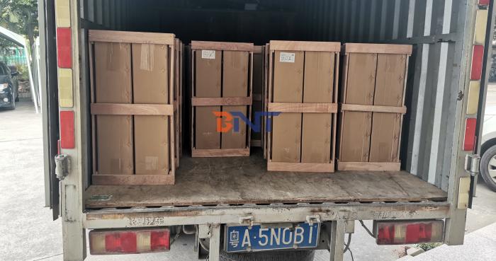 2020-11-20广州市博摁特高新科技有限公司出货30台BLL-10.1 三星平板升降器到南美洲国家