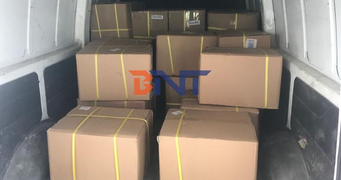 2020-12-09发货400套桌面隐藏插座，400套毛刷线盒到东南亚国家