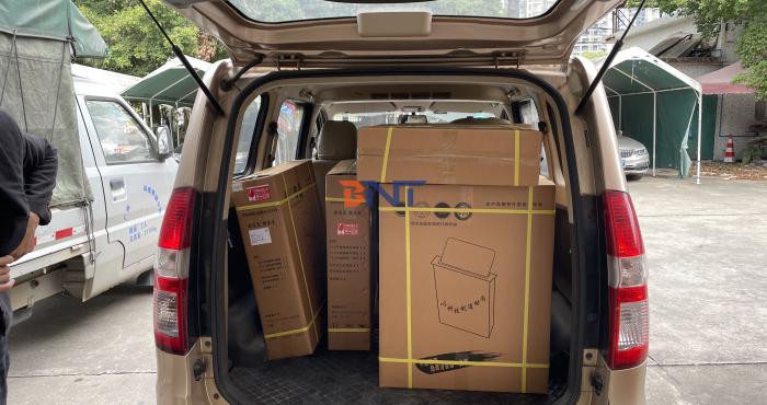 2020-12-16 Boente向哈萨克斯坦运送11台配备15.6英寸触摸屏的超薄显示器升降器