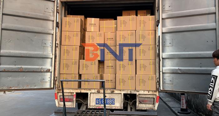 2021-02-04 出货3500套插座到波兰和1500套插座到欧洲