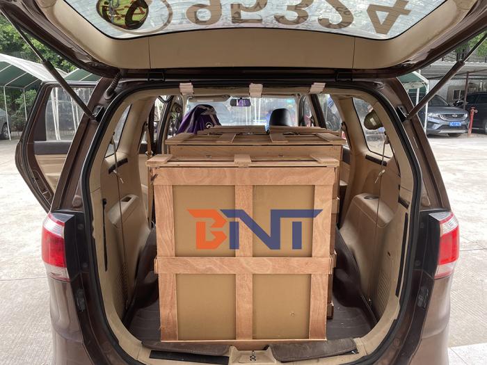 2021-6-19  BNT发货6台17.3寸全铝超薄升降器到中亚地区