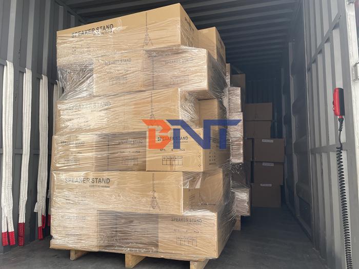 2021-07-20 BNT发货300套三脚架到马来西亚