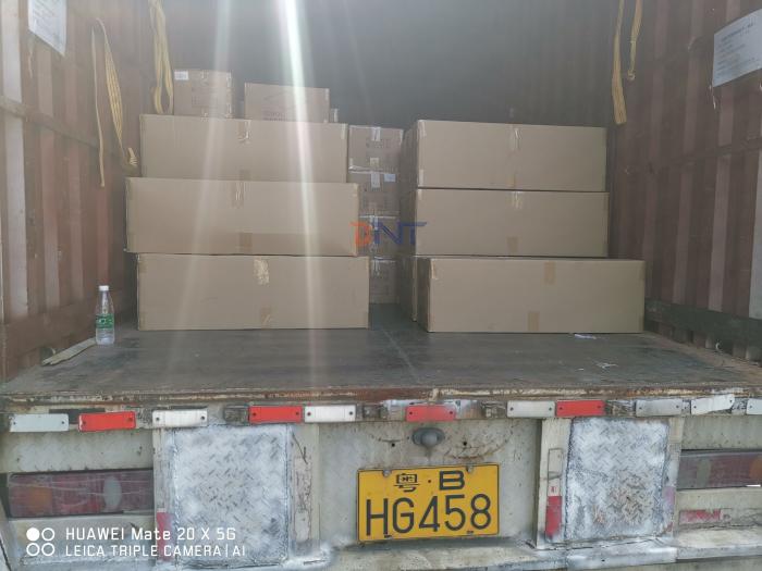 2021-09-24博摁特向英国发货5000投影仪天花板支架和400投影仪三脚架