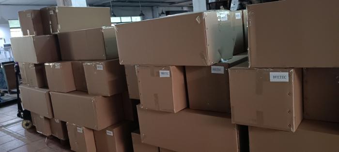 2021.10.20 博摁特向阿联酋发货300套铁短焦吊架