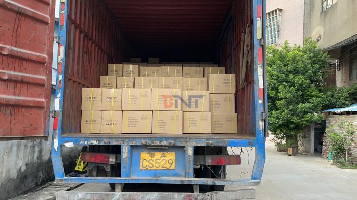 2021.11.5博摁特向俄罗斯发货6000套插座