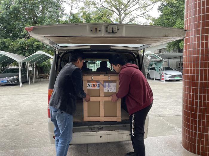 2021.11.17博摁特向越南发货全铝超薄升降器