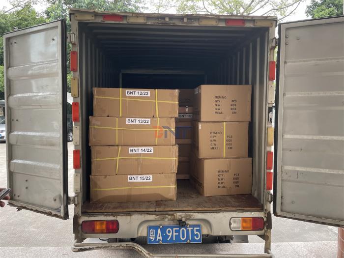 2021.11.20博摁特向沙特发货插座和超薄异步升降器