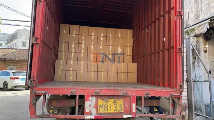 2021.12.17博摁特向印尼发货6600套插座