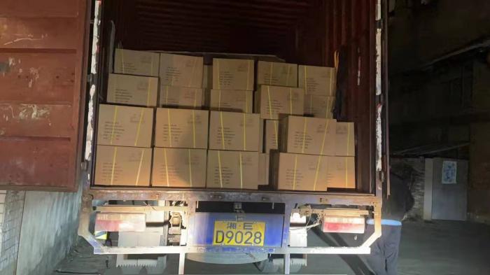 2021-12-31博摁特俄罗斯向发货5000套桌面插座