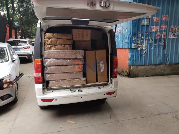 2022.1.12博摁特向菲律宾发货定制24寸黑色翻转电脑桌