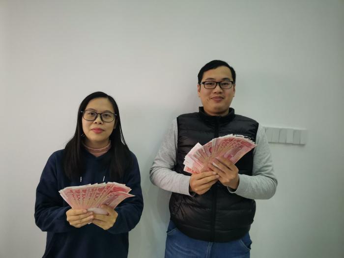 2022.1.15恭喜博摁特两位优秀业务员完成年度销售业绩