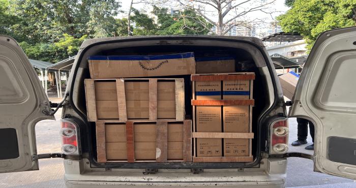 2022-03-14博摁特向哥斯达黎加发货16套显示器升降器和桌面插座