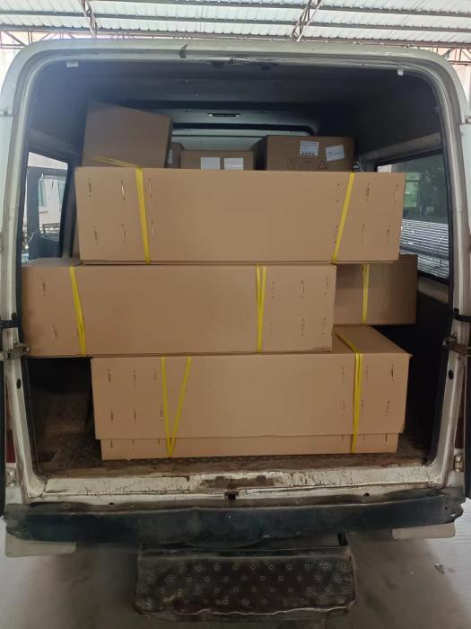 2022.4.15博摁特向卡塔尔发货14条快速折叠幕