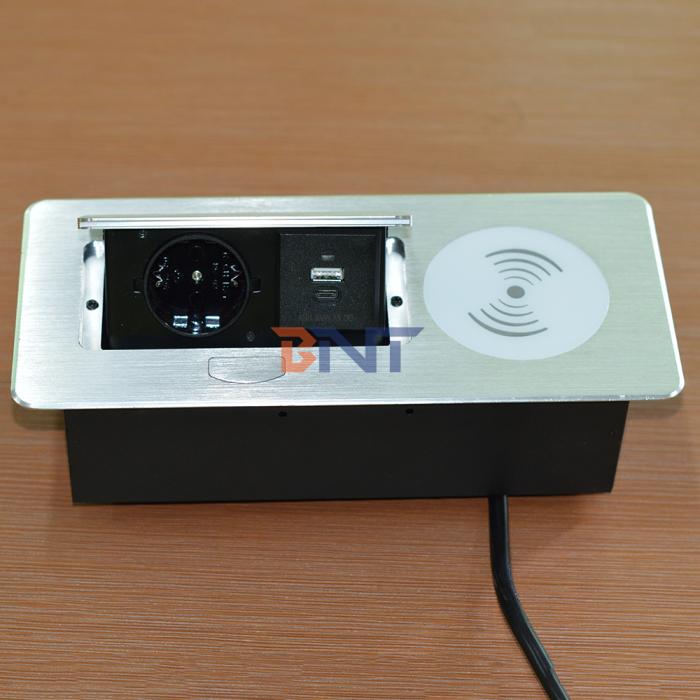 桌面插座盒 BD680EU-拉丝