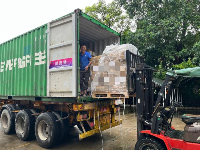 2023-09-07博摁特向南美洲某国发货3600套桌面插座