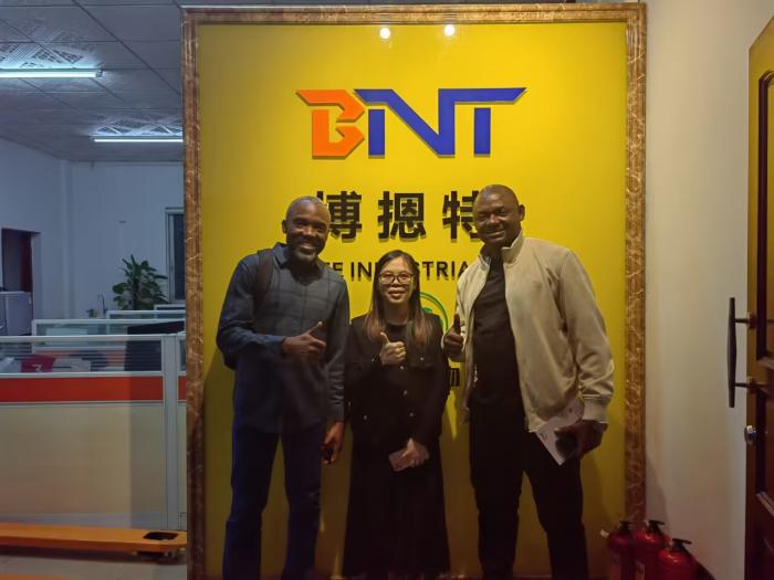 2023-10-21来自刚果的客户到我们的公司参观，并且下了订单