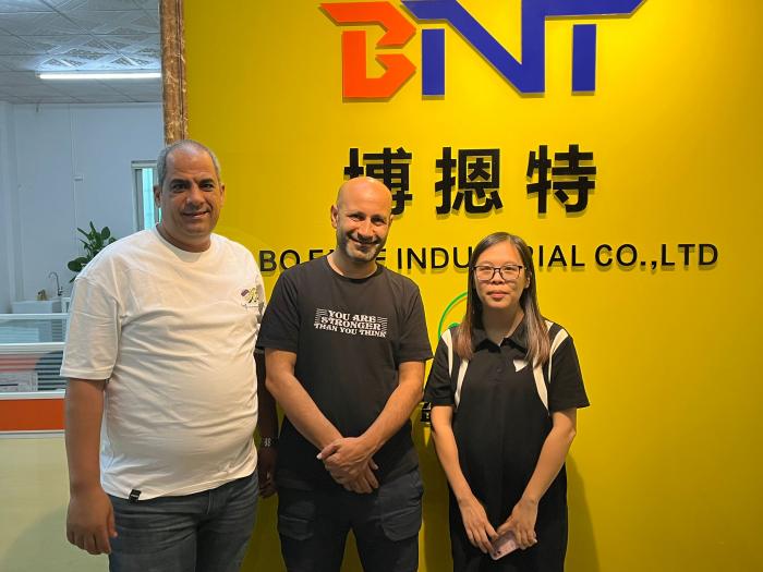 2023-10-05来自埃及的客户到我们的公司参观，并且下了订单