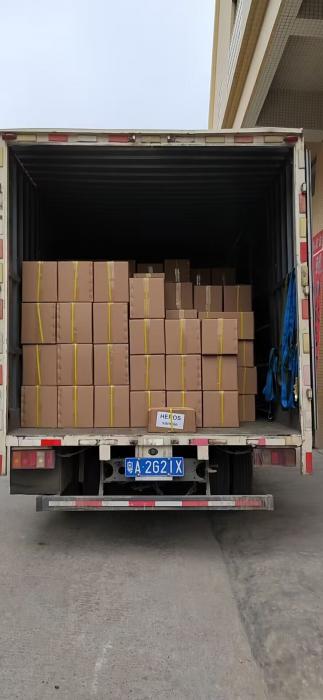 2024-01-08博摁特向欧洲某国发货2500套桌面插座