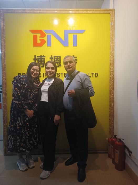 2024-04-23来自伊朗的客户到我们的公司参观并了解产品细节