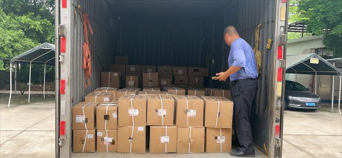 2024-4-29博摁特向波兰出货2300套地面插座