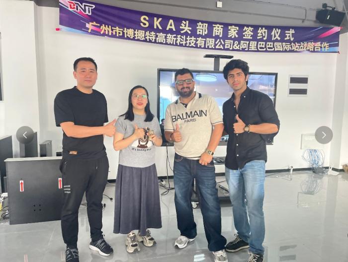 2025-4-15印度客户莅临了解超薄液晶升降器等产品