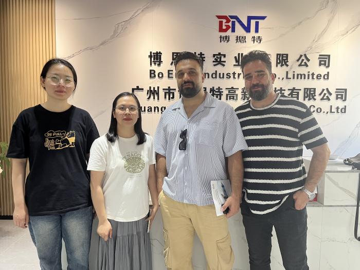 2025-4-21伊朗客户来访了解升降器插座相关产品