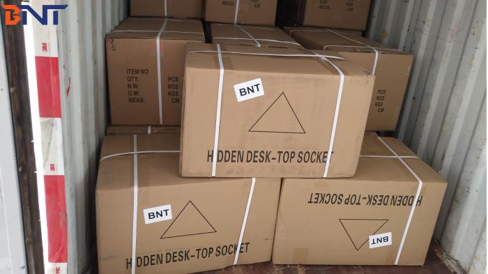 2019-3-29 sent 100pcs 100cm projector lifts to South America country